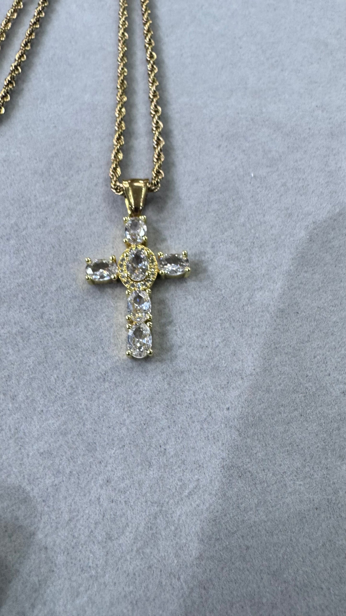 Collana con croce zirconata acciaio oro *4400