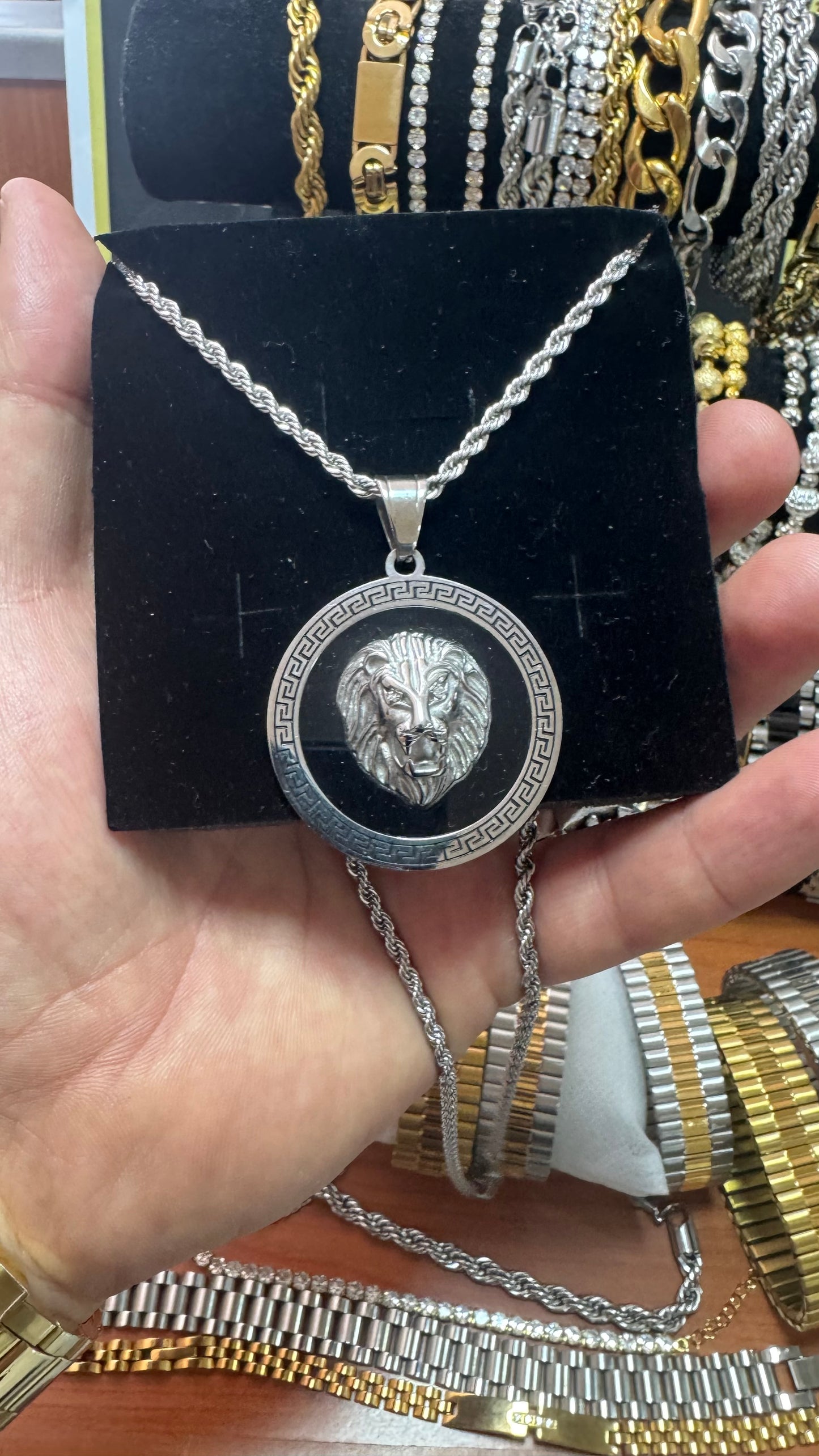 Collana con leone acciaio *56