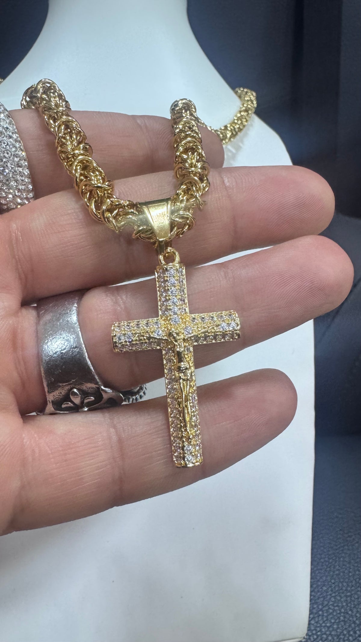 Collana Red con croce Rio Media acciaio oro *380